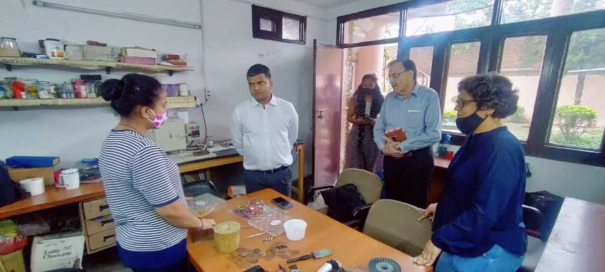 जिलाधिकारी ने उदयन केन्द्र का किया निरीक्षण, दिए आवश्यक निर्देश